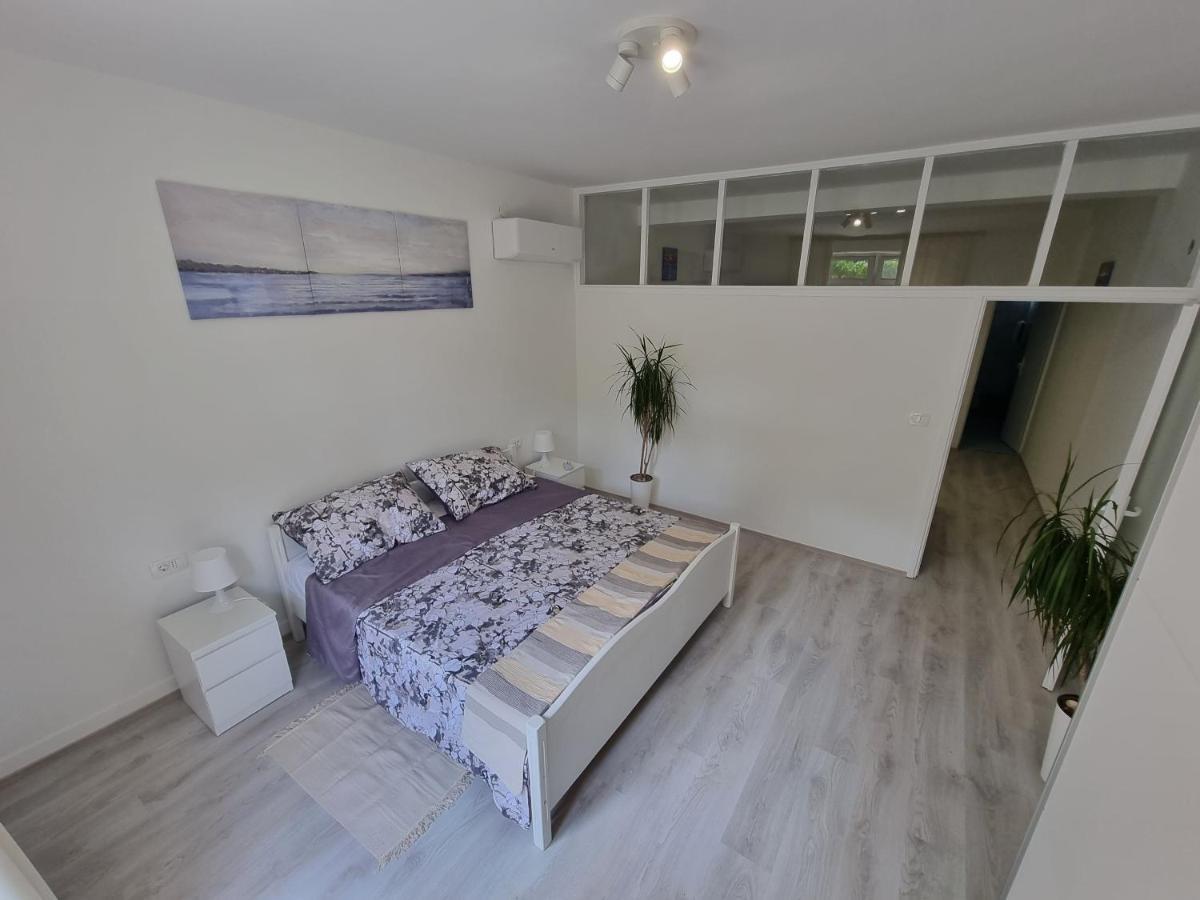 Retreat Apartments With Free Parking Pula Extérieur photo