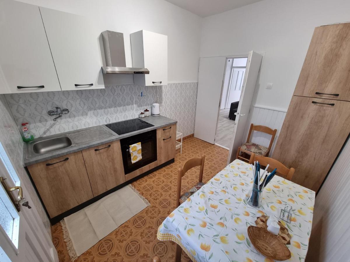 Retreat Apartments With Free Parking Pula Extérieur photo