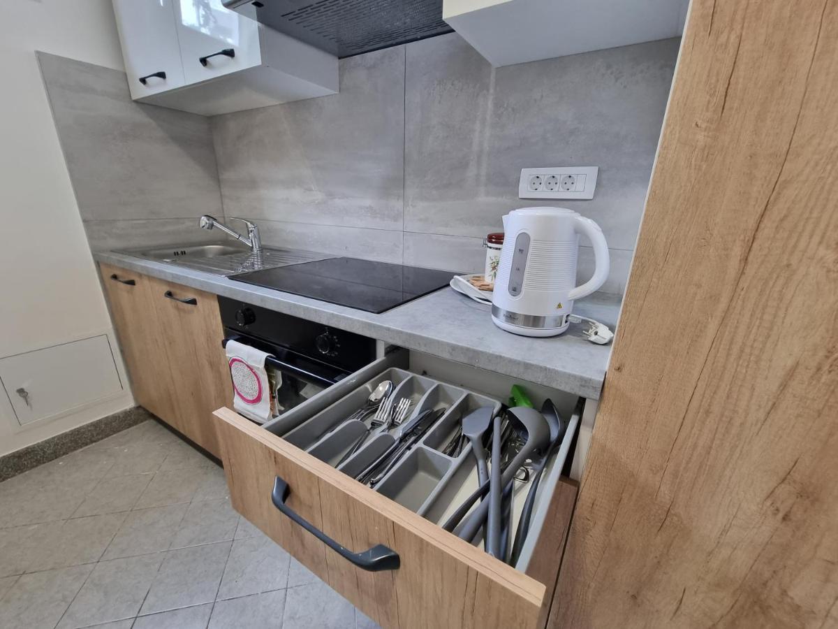 Retreat Apartments With Free Parking Pula Extérieur photo