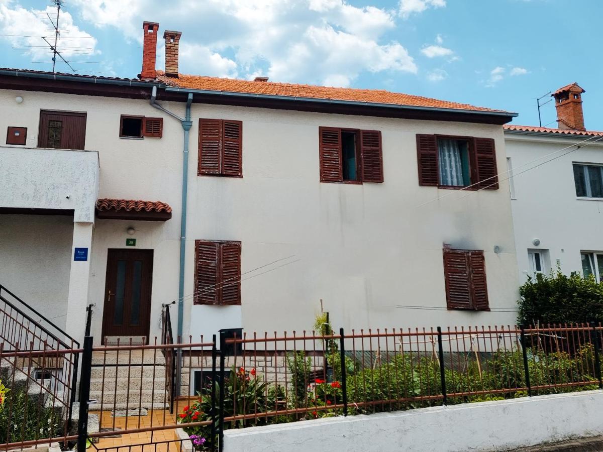 Retreat Apartments With Free Parking Pula Extérieur photo